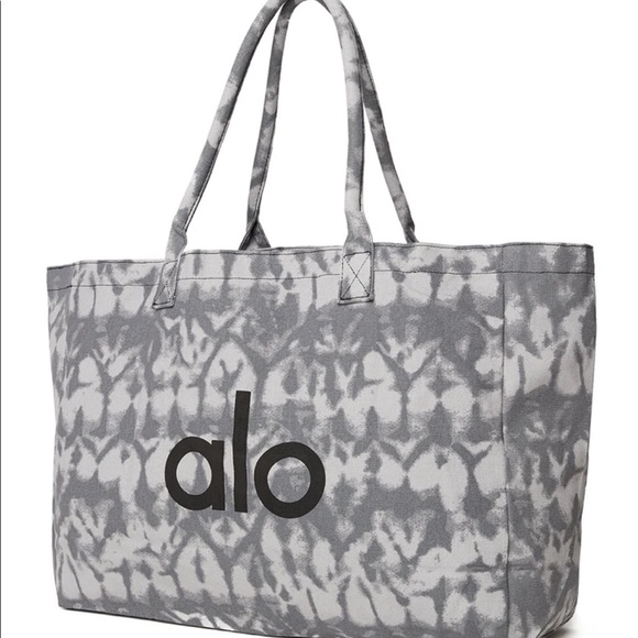 ALO Yoga Handbags - Alo Yoga Limited Edition Shopper Tote